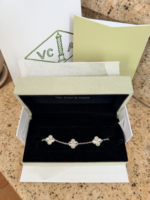 Гривни обеци и колие Van Cleef