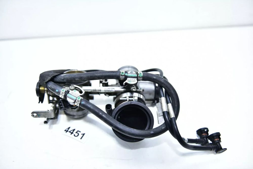Rampa de injectie DUCATI MONSTER 696 28220843A