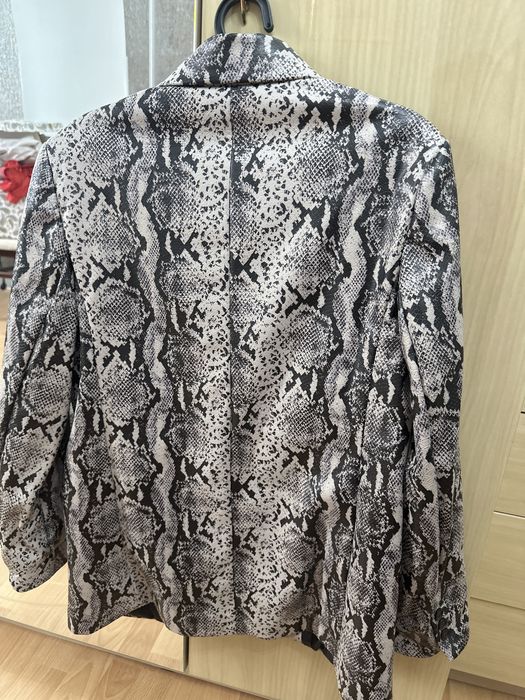 Пиджак-куртка женская