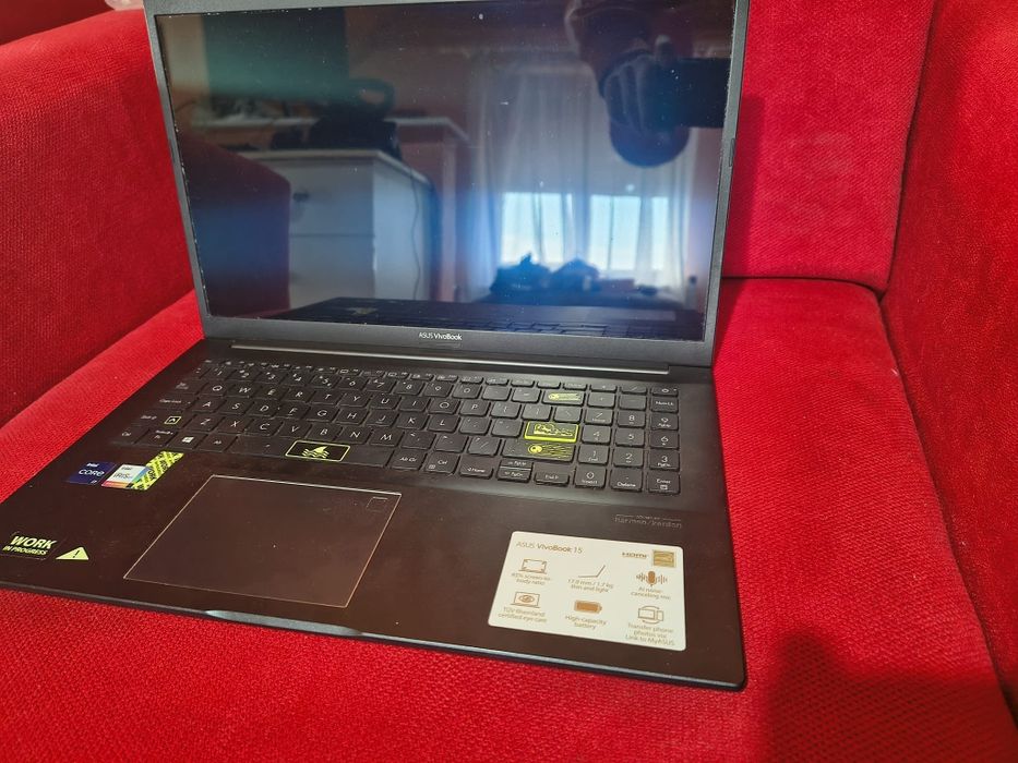Laptop asus folosit foarte putin