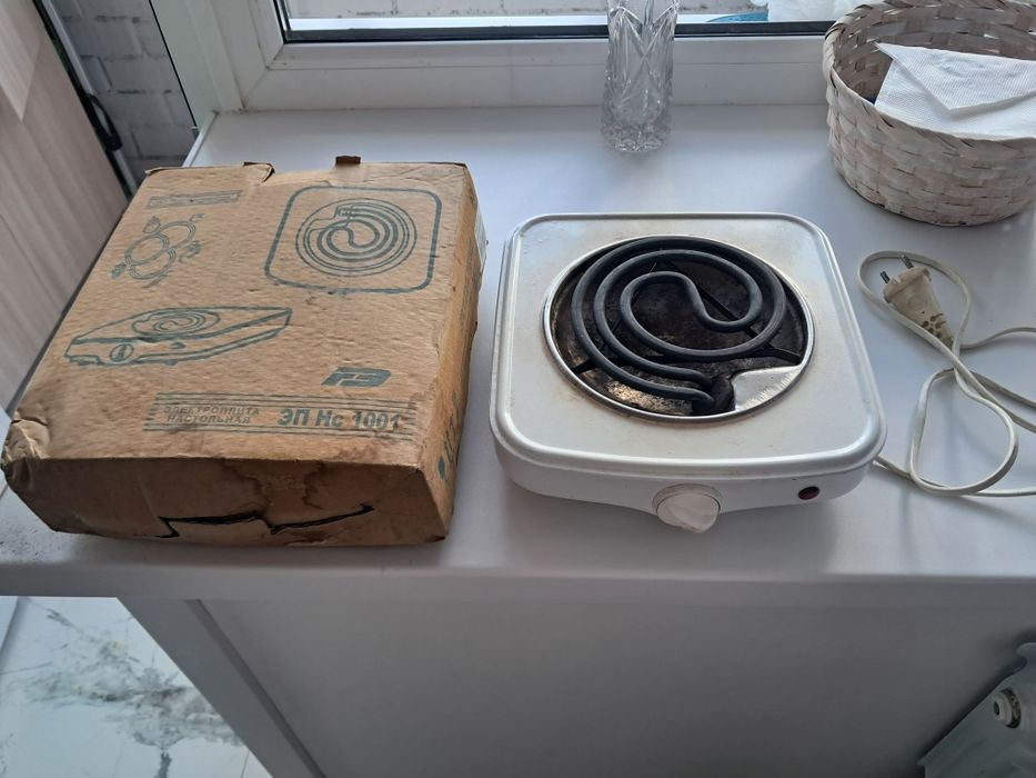 Продам настольную плиту б/у