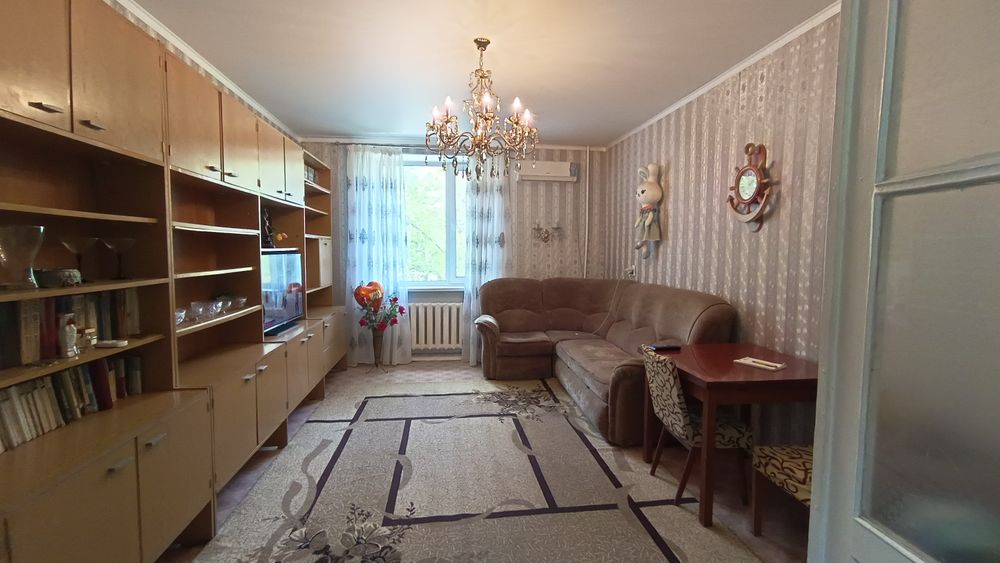 Продам трёхкомнатную квартиру болгарского типа возле парка "Восток".