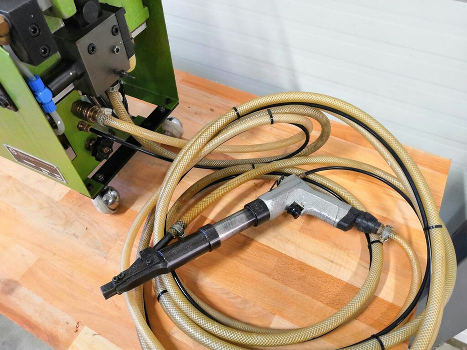 Преносима автоматична винтонавивна машина Powasert - Германия