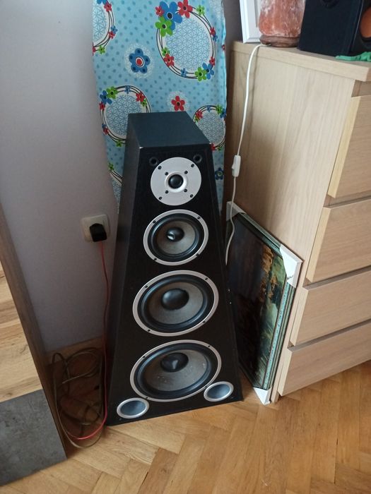 YAMAHA AX-496  с две подовостоящи тонколони