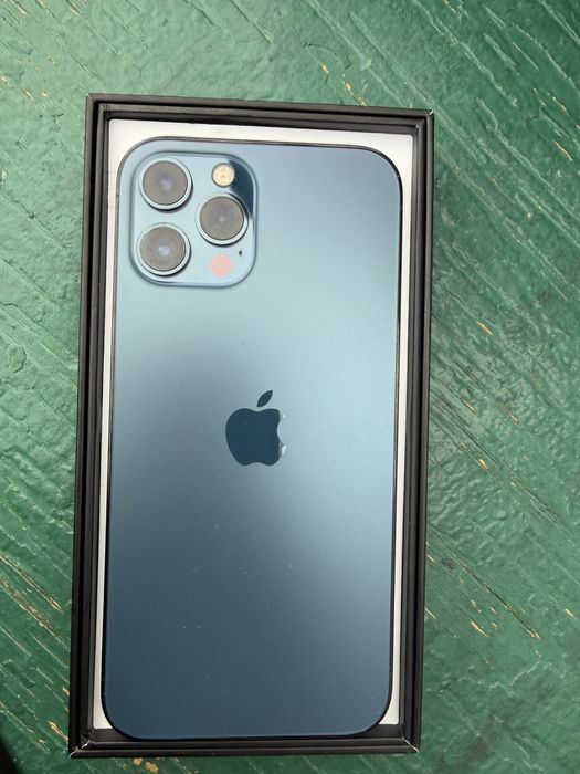 Продам Айфон 12 про мах 256 гб