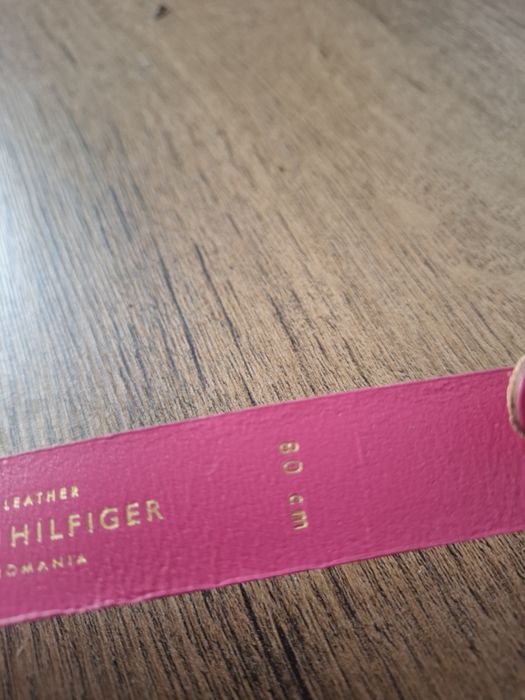 Tommy Hilfiger дамски колан .