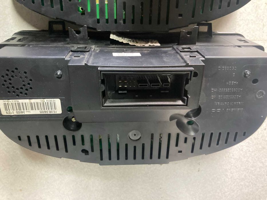 Табло с уреди километраж скоростомер голф 5 дизел халф фис