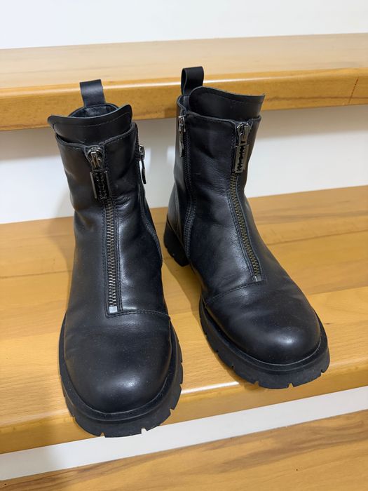 Отдам бесплатно ботинки