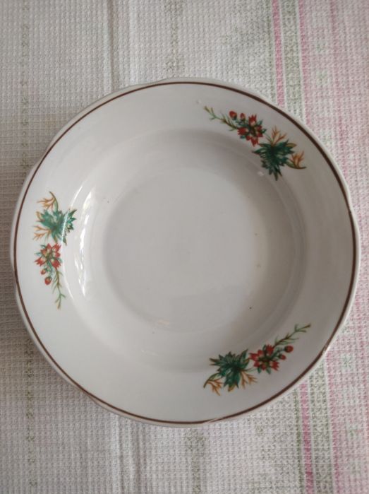 Посуда тарелки. Разные