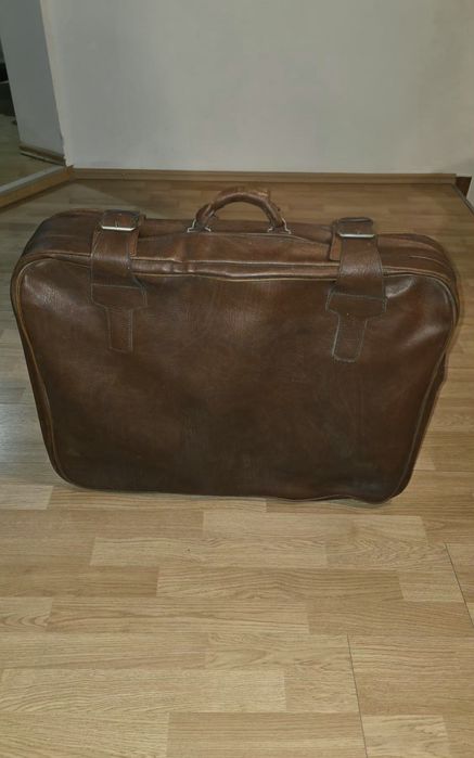 Geamantan vintage piele naturala din anii 90, de cea mai buna calitate