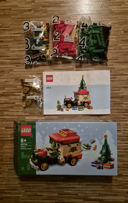 LEGO Camionul de livrare al lui Mos Craciun 40746, 224 piese