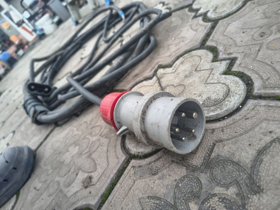 Cabluri trifazice diverse mărimi