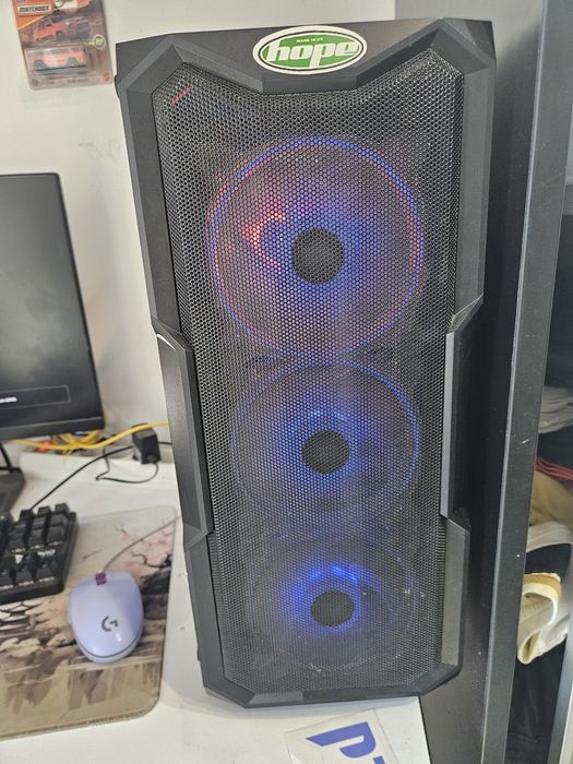 Vand Pc Gaming sau schimb cu laptop.