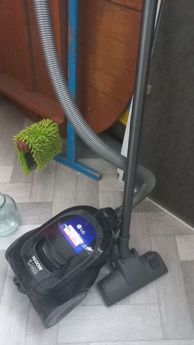 Продам пылесос в рабочем состоянии за 8000