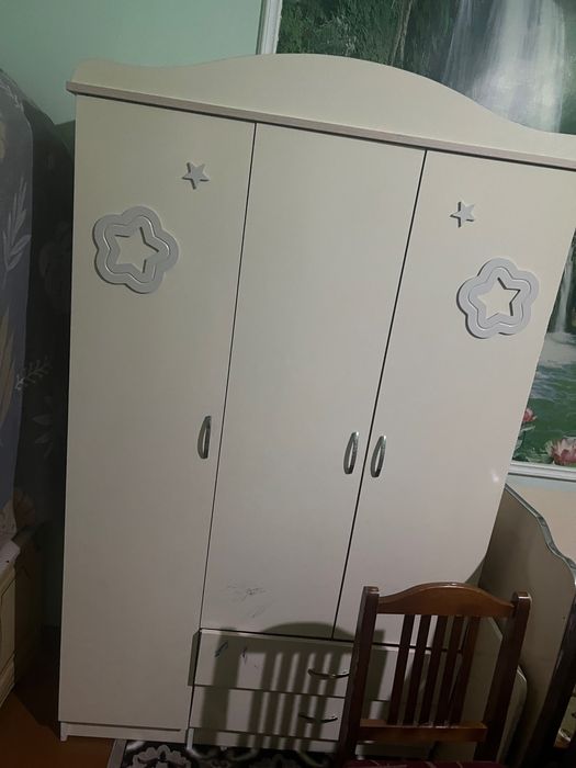 Детский мебел шкаф ва кровать. Холати яхши.