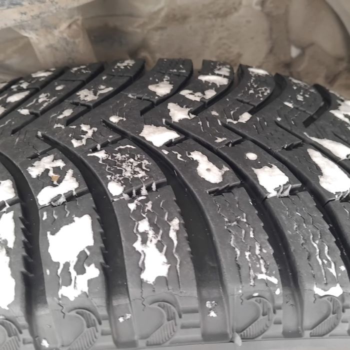 Продам шины зимние