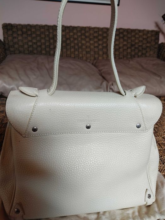 Продавам нова оригинална чанта "TRUSSARDI".
