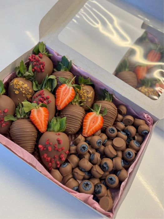 Клубника в шоколаде Астана