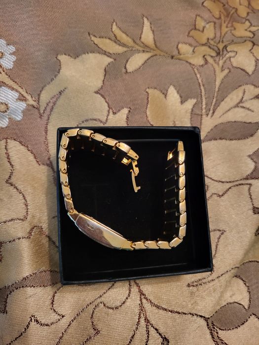 Продам женские часы