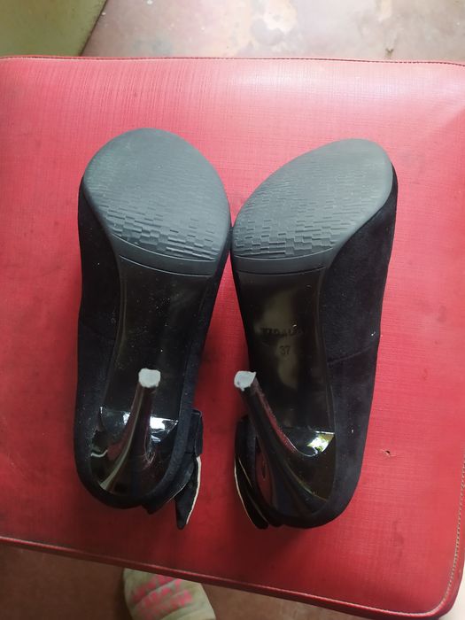 Продам женские туфли