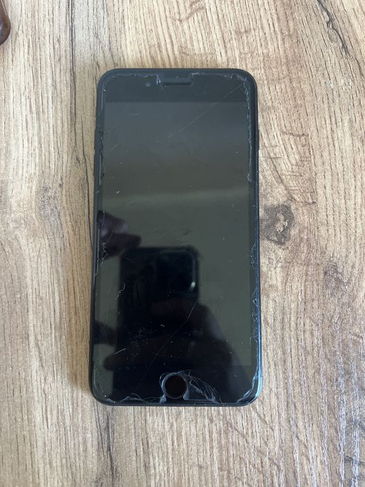 Iphone 7 plus Jet black (32) gb