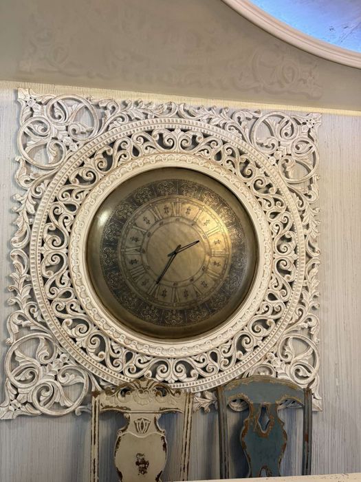 Стенен масивен часовник