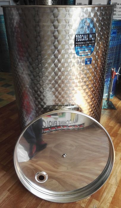Cisterne inox alimentar cu capac flotant,Italia pt vin si alte bauturi