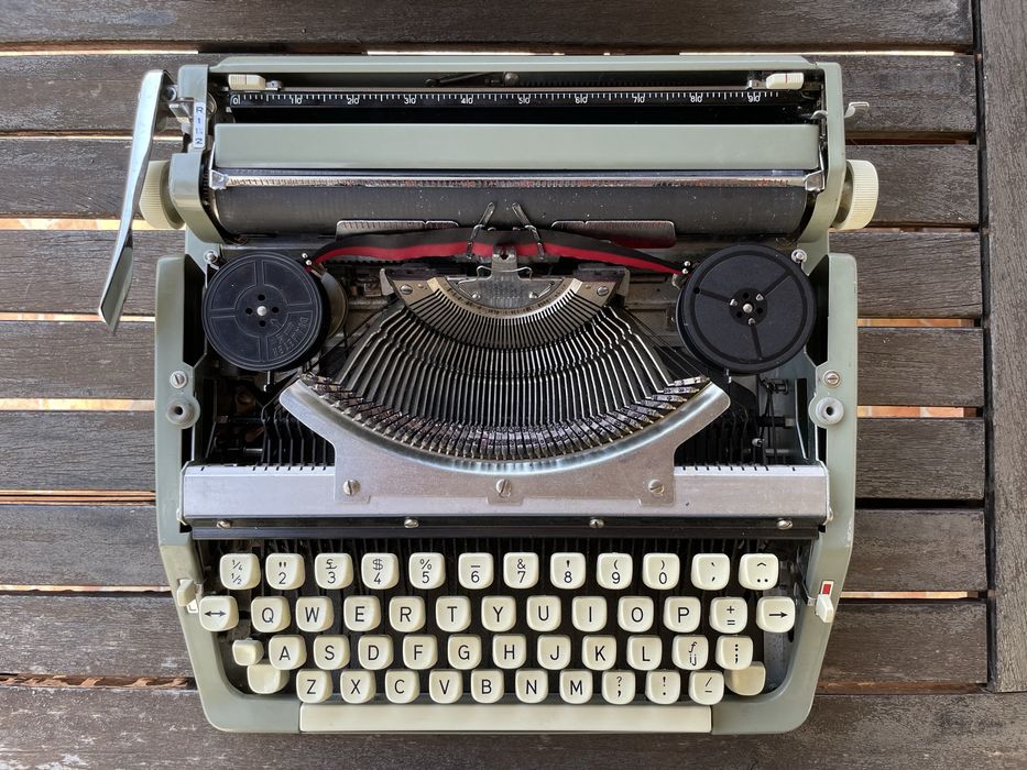 Mașină de scris portabilă (Retro) Vendex S300 (produsă în anii '70)