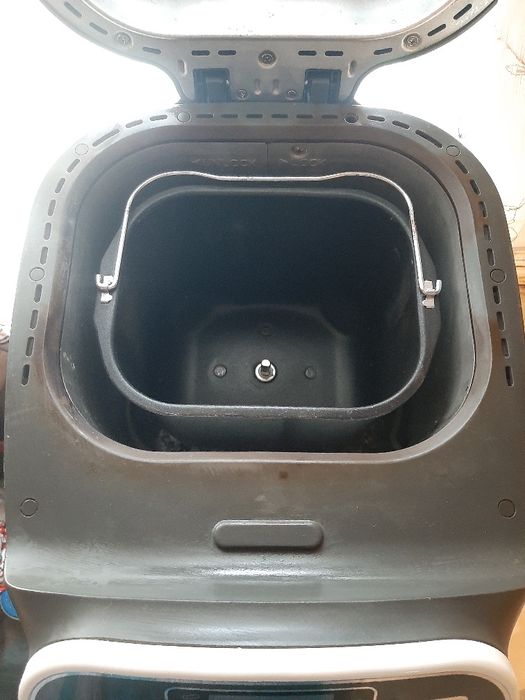Aparat electric  de făcut paine