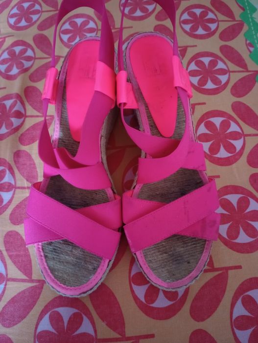 Дамски сандали в цикламено