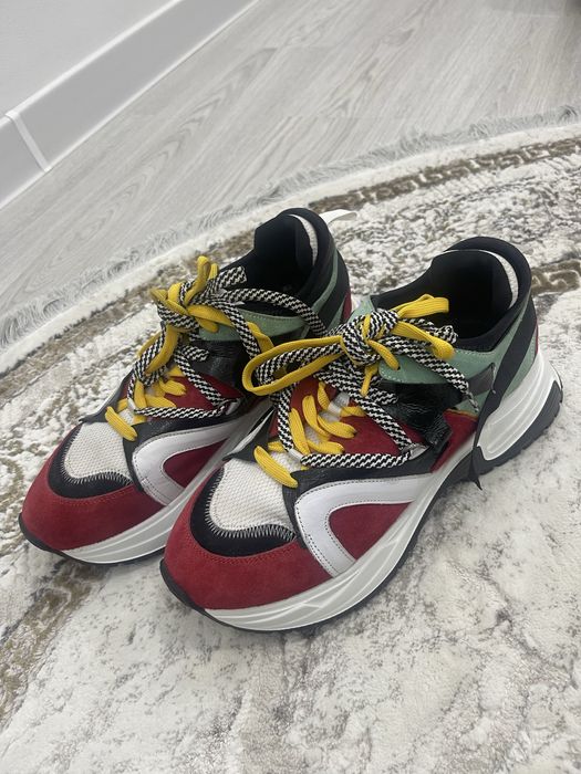 Кроссовки от фирмы  Ilvi