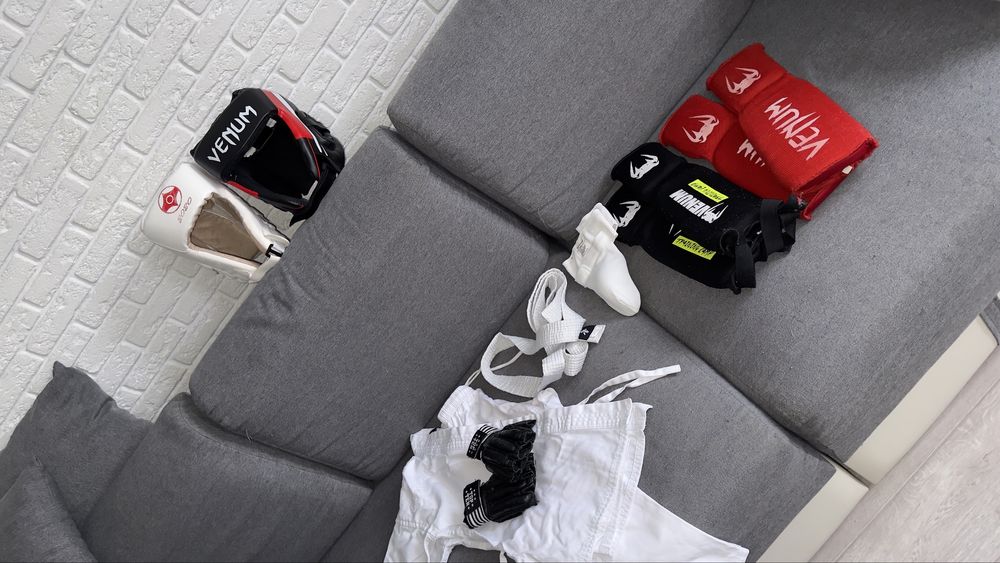 Кимано и обмундирование для карате