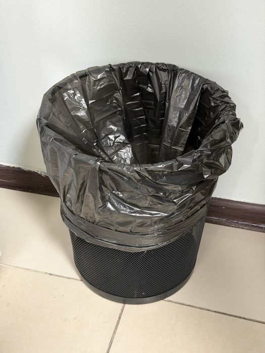 Кулер для воды и Урна для мусора