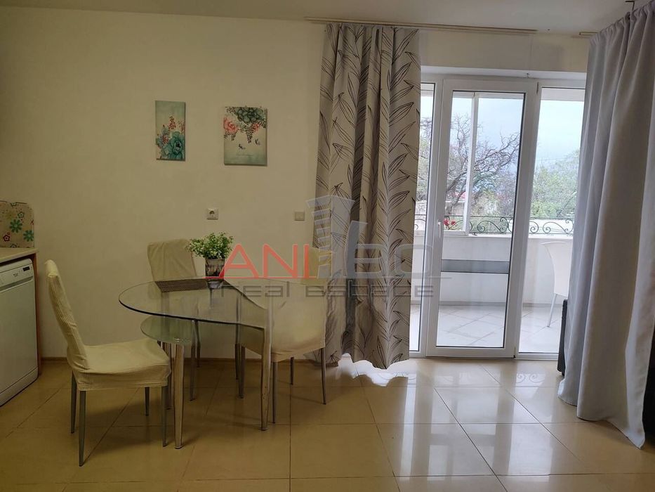 Продава се Двустаен апартамент в к.к. Св.Св. Константин и Елена - 65 кв.м за 1256 €/кв.м - Снимка #1