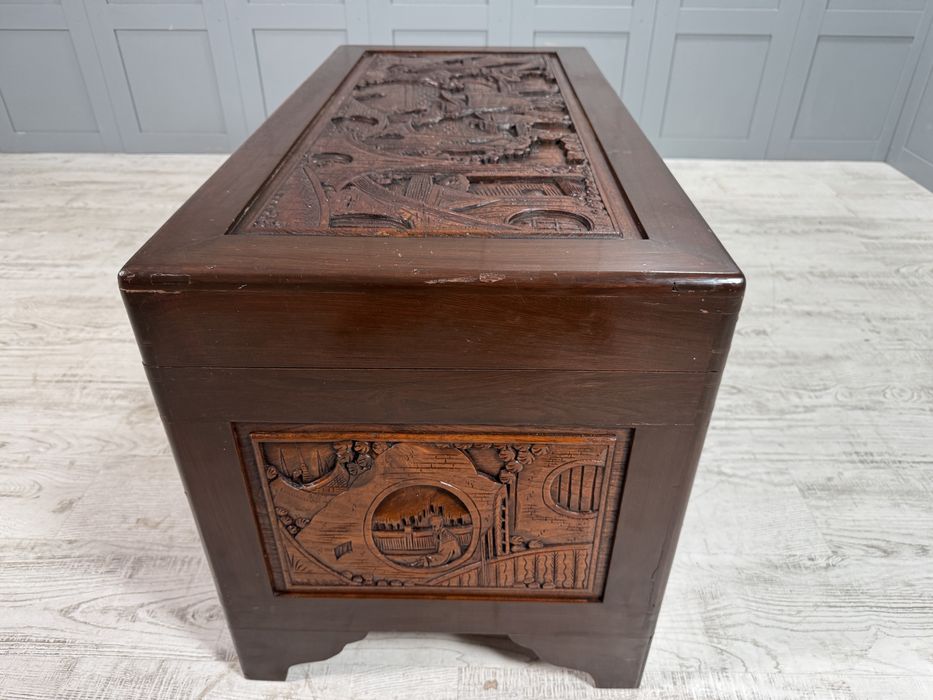 Сандък масив, дърворезба К068