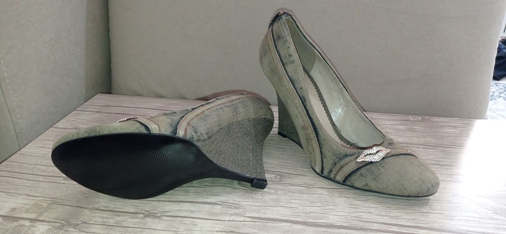 Женские туфли Laura б/у