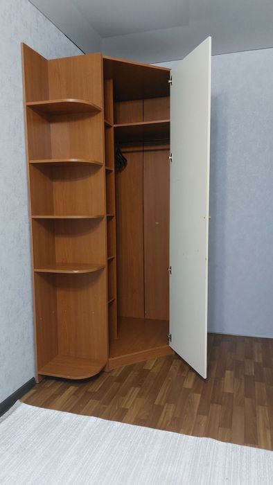Продам угловой шкаф