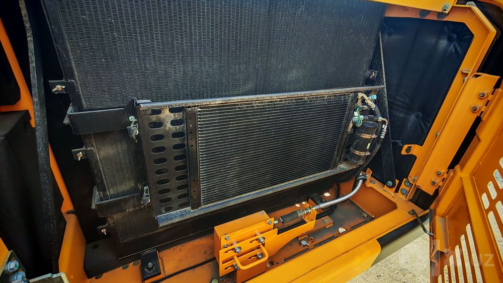Zanjirli ekskavator JCB JS305