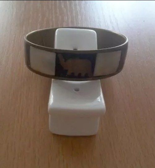 Brățară veche, piesă deosebită, din alamă, sidef alb și email