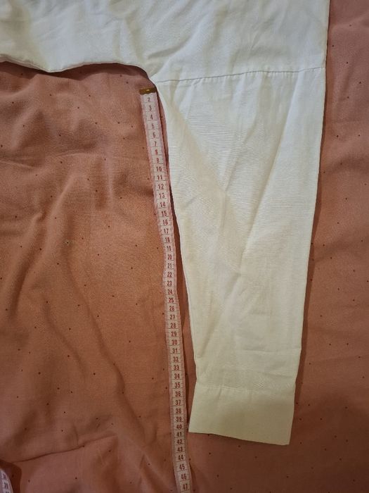 Бяла женска риза