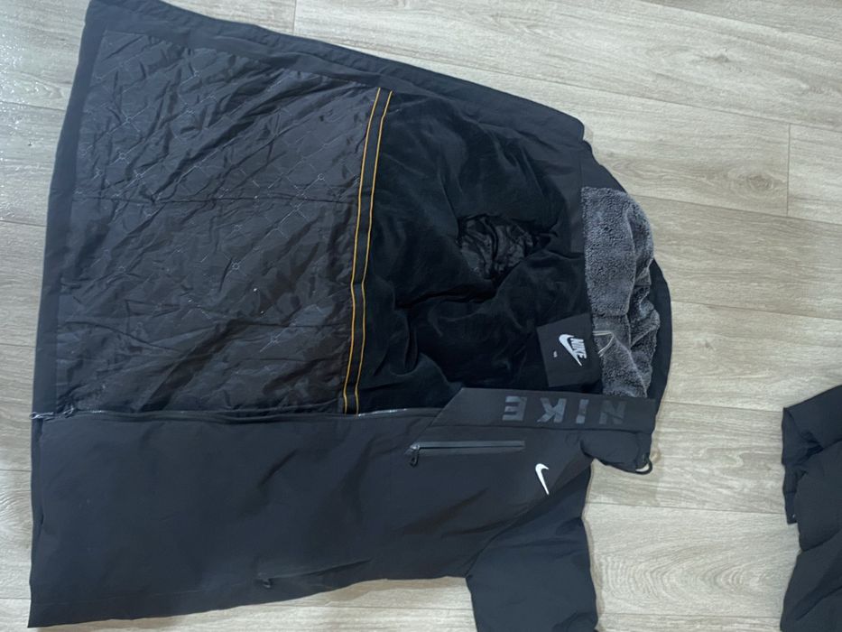 две зимний куртки