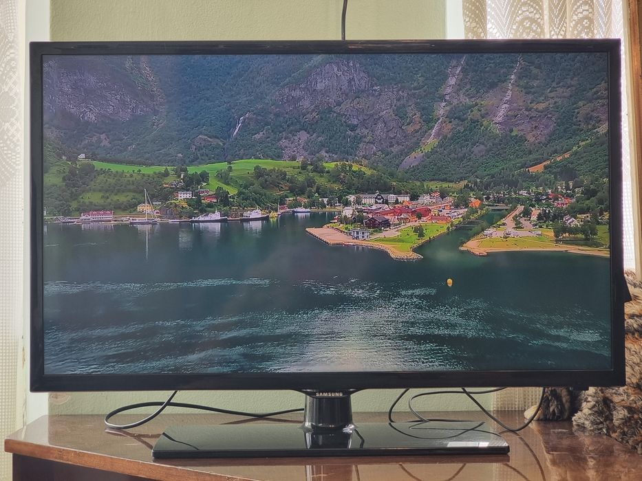 Телевизор/Samsung - 32" - FULLHD , Цифрова+Ефирна