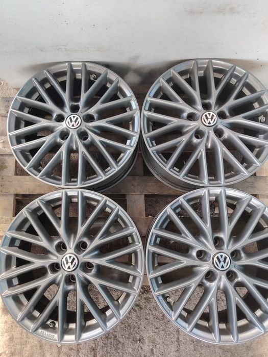 Топ състояние Borbet 17-5x112 ET43 7.5j Volkswagen Passat B8