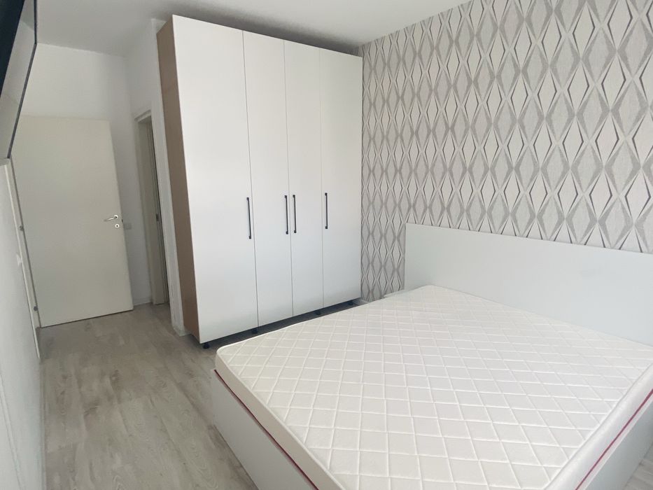 Inchiriez ap 3 camere +loc parcare Militari Residence