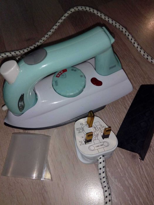 Fier de calcat de voiaj,nou.Bucuresti.Trimit si in provincie.