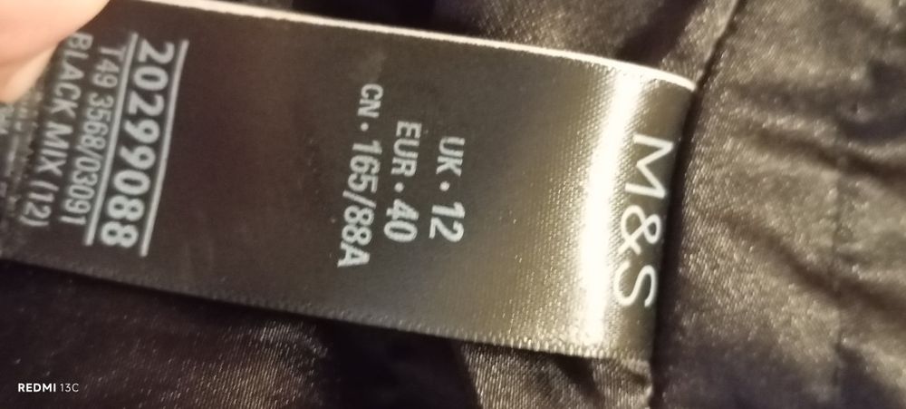 Geaca dama material satinat mărimea 40