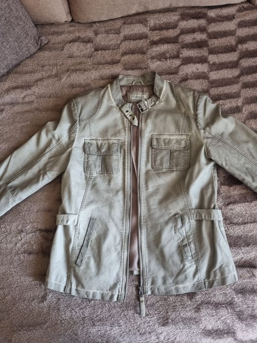 Куртка эко-кожа на 44-46 размер.