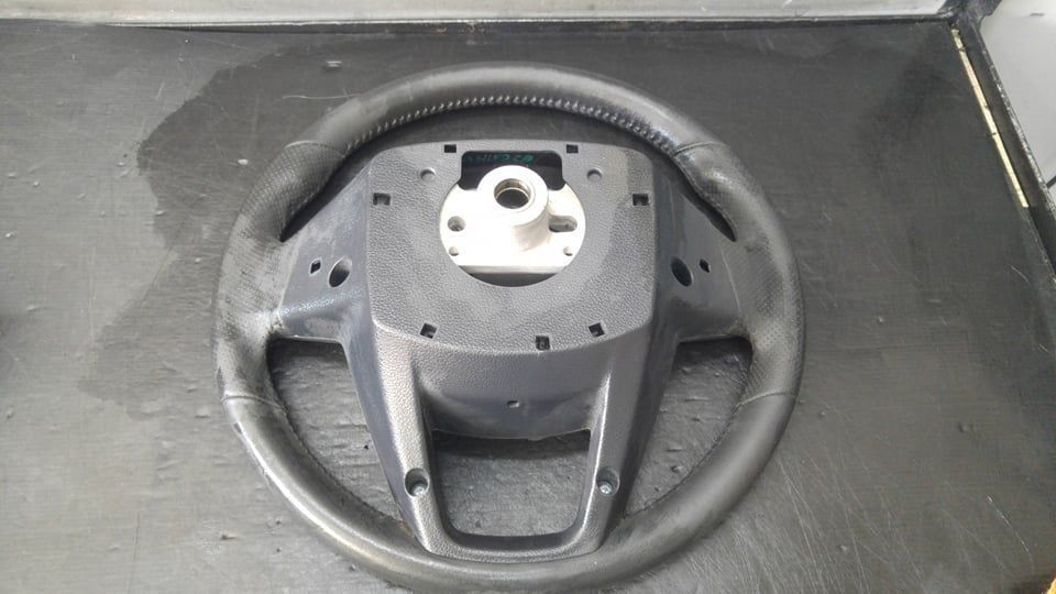 Volan piele 3 spite cu comenzi mahindra xuv 300 1801baa13460n