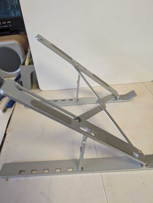 Универсална стойка за лаптоп