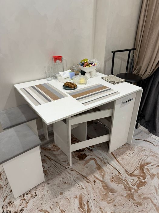 Продам стол за 10000 тенге